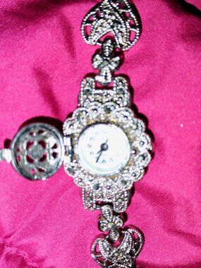Vintage Accutime Openwork Filigree Heart Link Bracelet Watch